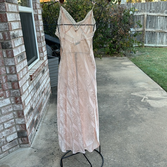 Vintage Christian Dior Peach Gown Robe Set Brocade Pegnoir Set Shiny Union Made - Picture 7 of 15